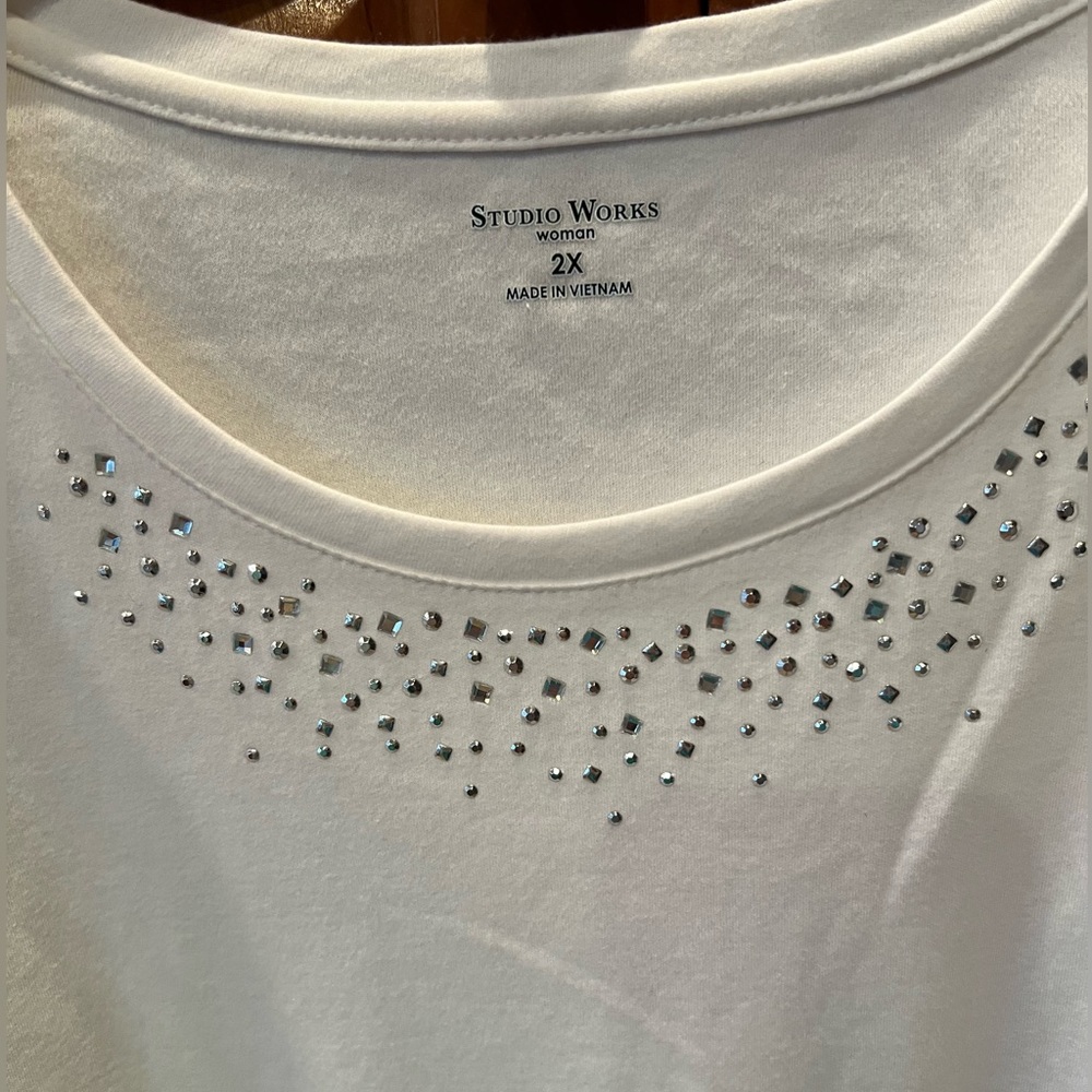Studio Works 2XL white top with silver studs